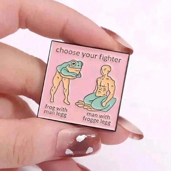 Pink green funny frog enamel pin fighter leg brooch charm purse bag decor hang - Picture 3 of 3